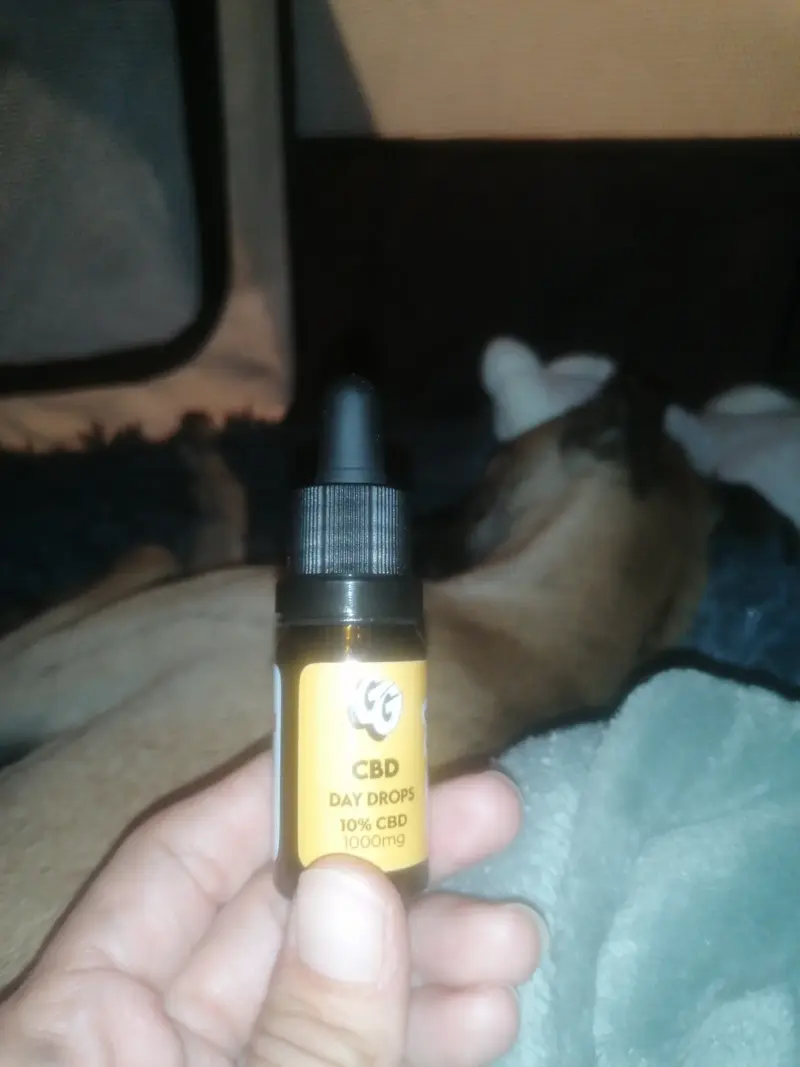 CBD-Öl 10% + Melisse + Vit D - reseña de Marian V R