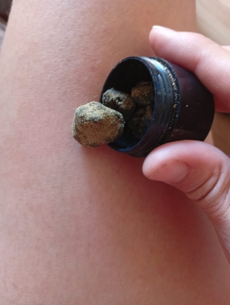 MOON ROCK CBD | CBD HASHISH - reseña de Carolina Asenjo